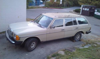 Illustration for article titled Checked out a W123 wagon